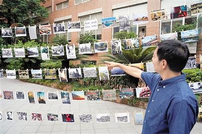 声音地图:重庆大学“画”出全国高校首个“声音地图”(图) 欧阳桦介绍钢笔画作品。