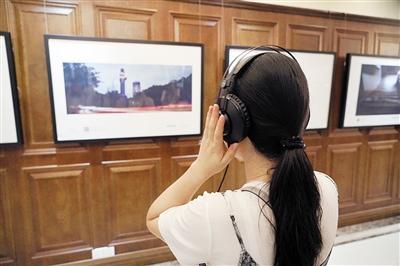 声音地图:重庆大学“画”出全国高校首个“声音地图”(图) 观众体验《聆听重大》。 上游新闻记者 刘力 摄
