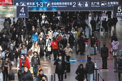 1月21日，北京西站，随着春节的临近，火车站内的返乡客流明显增多。 新京报记者 李凯祥 摄