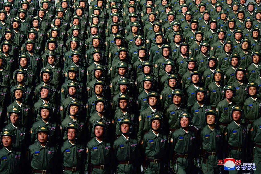 ▲朝中社10月10日提供的照片显示，朝鲜在平壤金日成广场举行阅兵仪式庆祝朝鲜劳动党成立75周年。（新华社/朝中社）