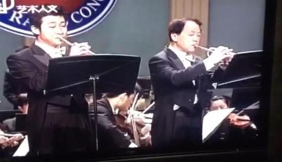  王学平与乐团在“星期广播音乐会”演出图片由采访对象提供