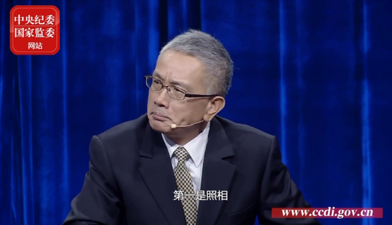 接棒杨利伟 中国首位女航天员刘洋领新任务