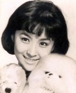 谢贤的第一任妻子甄珍