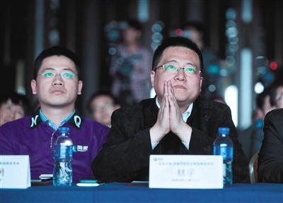 网秦两位创始人史文勇（左）和林宇。图/视觉中国
