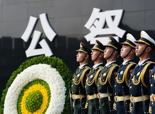 这是2020年12月13日拍摄的南京大屠杀死难者国家公祭仪式现场。新华社记者 李响 摄