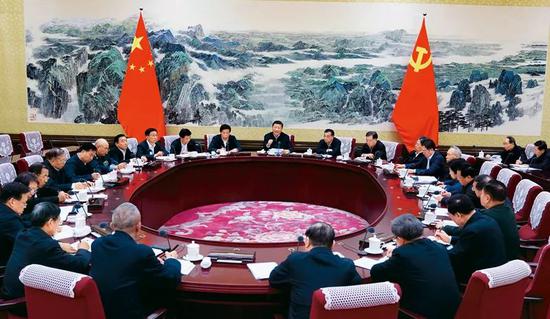 △2017年12月25日至26日,中共中央政治局召开民主生活会,中共中央总书记习近平主持会议并发表重要讲话。(图自新华社)