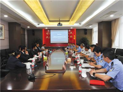 阿联酋警方来到中国与上海警方沟通案情。A12-A13版图片/警方供图
