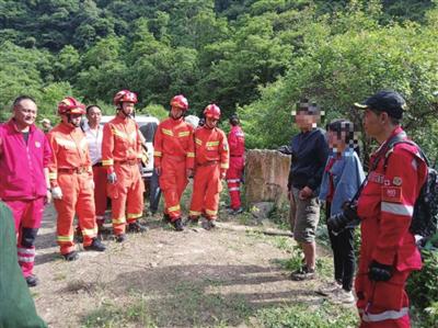 两无票游客绕道进华山被困40小时 多方联手成功