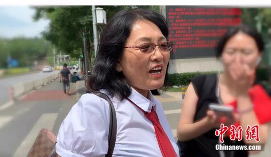 受害者方辩护律师姜丽萍接受媒体采访 中新网 杨雨奇 摄
