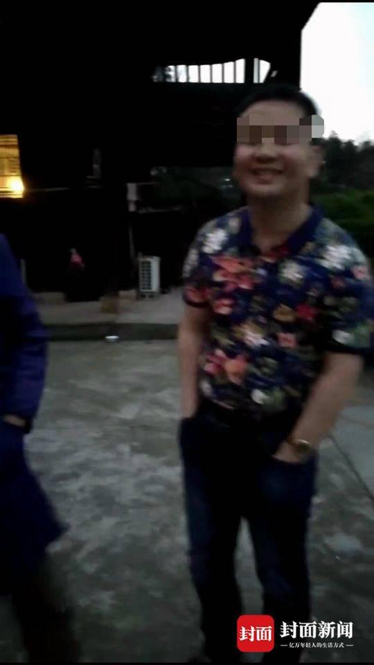 湖南男子邱铁山在体验权健八卦仪汗蒸30分钟后癫痫发作,死在火疗店卫生间。