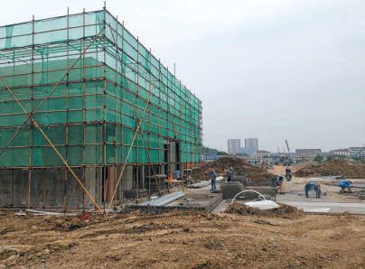 ▲7月6日,新城控股旗下的新城悦隽公馆项目,计划在7月完工的售楼处。