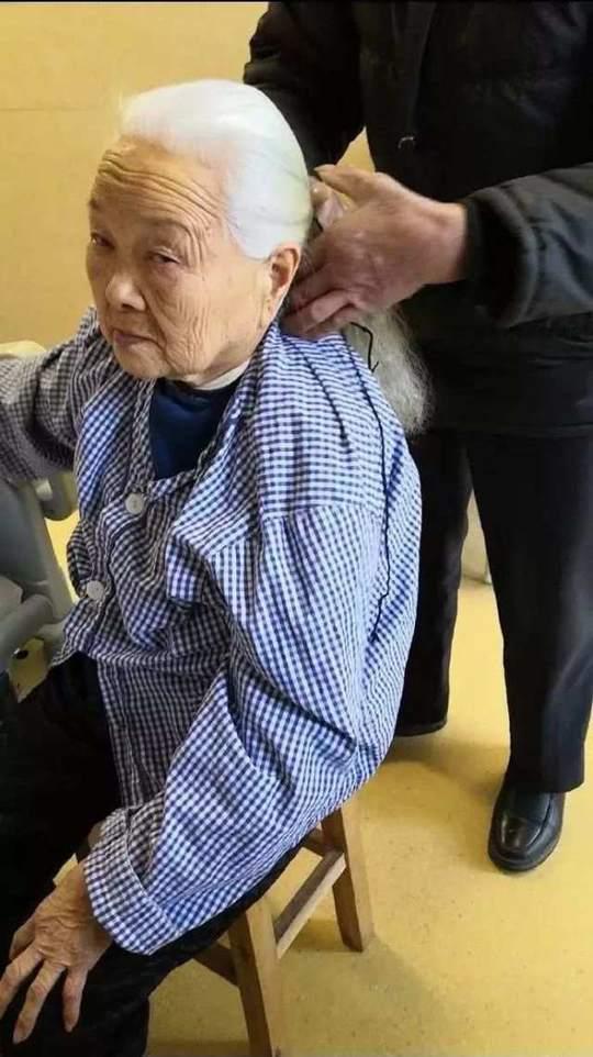 這一次高奶奶因為膽結石發炎