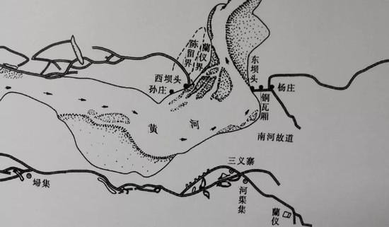 △东坝头是黄河九曲十八弯最后一道弯所在地。1855年(清咸丰五年),黄河在河南兰阳(今兰考)北岸铜瓦厢决口,洪水向北夺大清河入海,结束了黄河近700年南下夺淮入海的局面。这是黄河距今最近的一次大改道。这是黄河博物馆展示的铜瓦厢河决示意图。