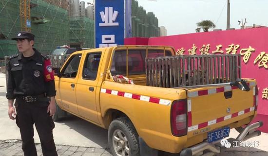 恶犬袭击21人 民警蹲守三天 抓捕现场传来一声枪响 手机新浪网