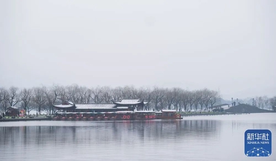  被白雪覆盖的西湖景区（1月29日摄）。