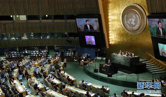 2015年9月26日，国家主席习近平在纽约联合国总部出席联合国发展峰会并发表题为《谋共同永续发展 做合作共赢伙伴》的重要讲话。 新华社记者 刘卫兵 摄