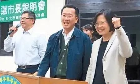 ·蔡英文(右一)支持顾立雄(中)竞选台北市长。
