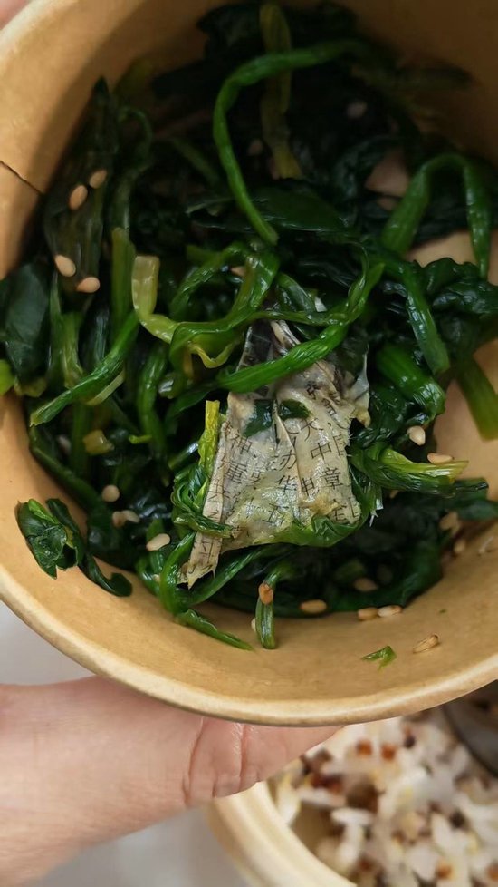 “淘宝闪购”吃出异物 维权竟遭平台客服辱骂