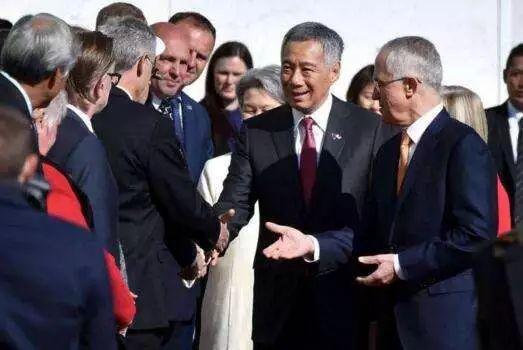 图右二为访澳的新加坡总理李显龙,右一为澳总理特恩布尔