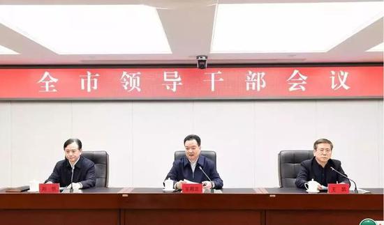 组织部部长王凯宣布,中央及省委决定,刘忻任长春市委委员,常委,副书记