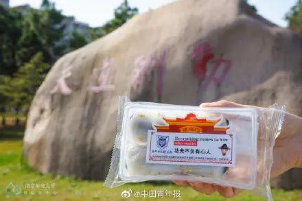 太拼!考研生每天站窗口背书7小时 最后一幕酸了