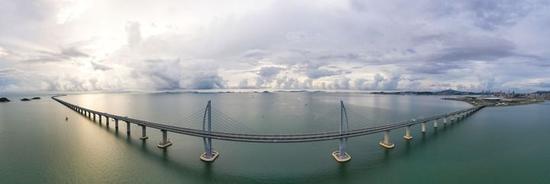 这是2020年9月12日拍摄的港珠澳大桥（无人机全景照片）。 新华社记者 陈晔华 摄