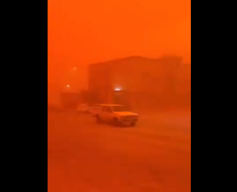  沙特天空呈现橙红色。（视频截图）