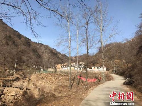 图为磨子沟村。 张帆 摄
