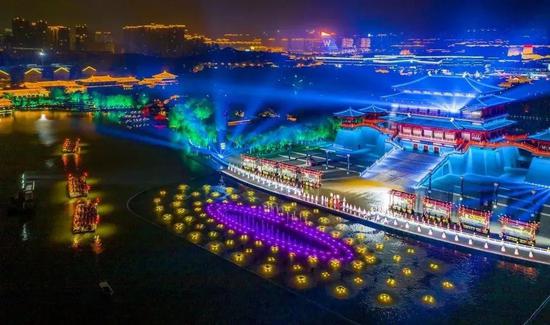 111亿元！1474万人次！