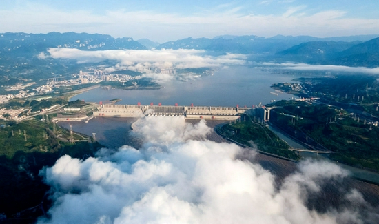  △长江三峡水利枢纽工程（无人机照片，2020年8月19日摄）。