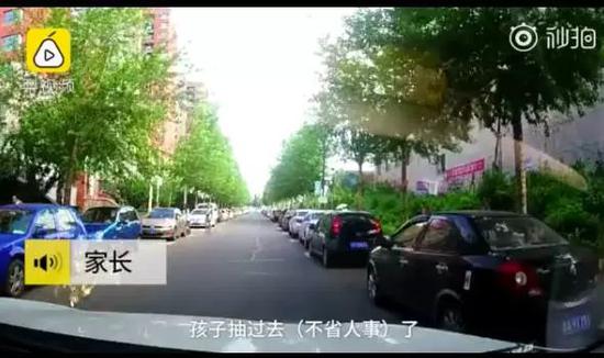 夫妻拦车求送孩子就医:不走你看我干死你(图)