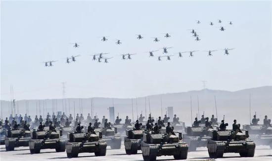  ▲2017年7月30日上午，庆祝中国人民解放军建军90周年阅兵在朱日和联合训练基地隆重举行。