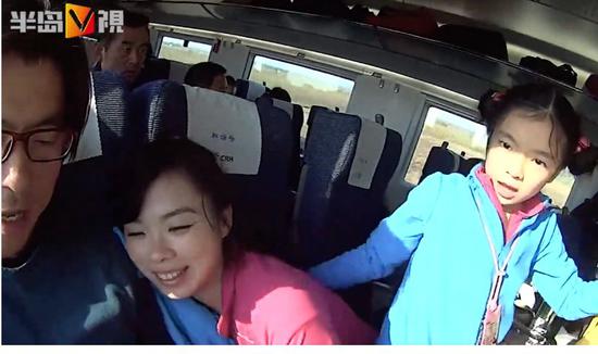 在告別的最后一刻,孫宏巖眼眶里的淚水終于滾落下來。