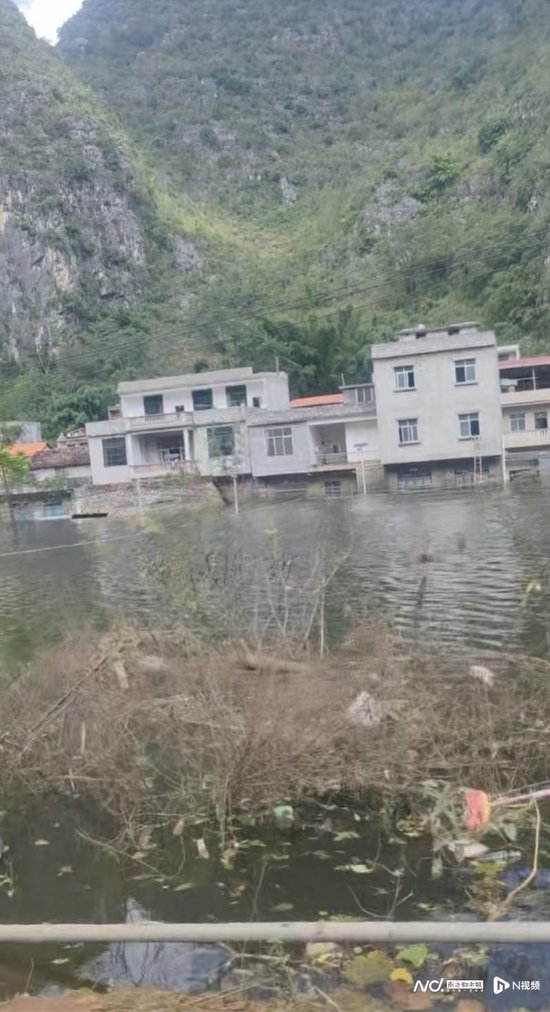 广西百色多个村屯被洪水浸泡逾20日，喀斯特地貌排涝难背后