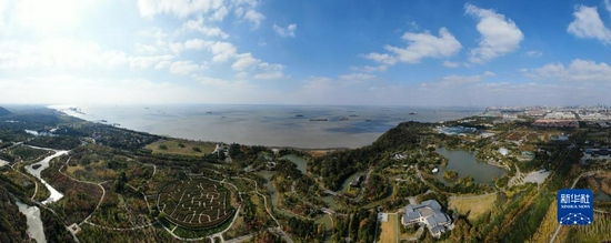 这是江苏南通五山及沿江地区景色（2020年11月13日摄，无人机照片）。新华社记者 季春鹏 摄
