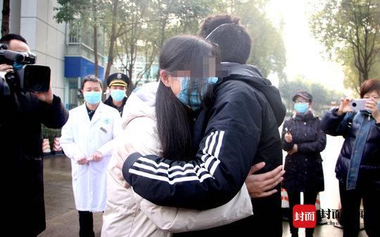 四川遂宁首例新冠肺炎治愈者 确诊后父亲几乎崩