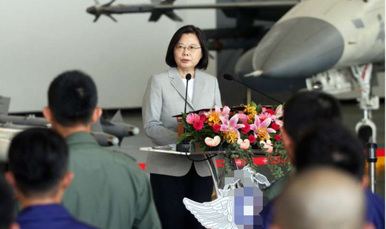 2020年9月,蔡英文视察台“天驹部队”。图源:台媒