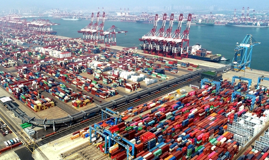 △中国海关数据显示，今年1-6月，中国与RCEP成员国的贸易额同比增长5.6%，凸显了RCEP对各方贸易的拉动作用。图为山东自贸试验区青岛片区。