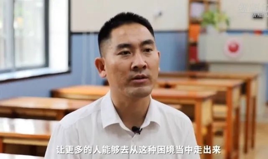 二十大代表“背母上学”刘秀祥回山区从教:走出大山不应是为了逃离大山_手机新浪网