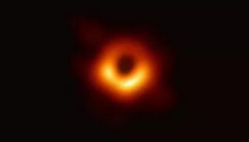▲人类史上第一张黑洞照片