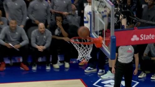 76人拒28分逆转送篮网连败 格莱姆斯28+8 沃尔夫15+10