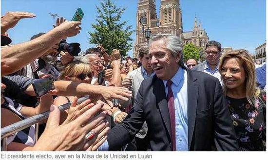  △阿根廷总统选举期间，聚集在卢汉（布宜诺斯艾利斯省）的群众们图源：网络