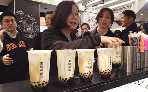 蔡英文拍片引热议 台网友:被耽误的网红