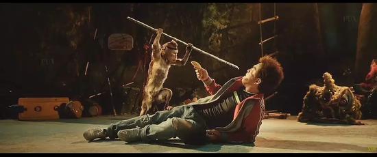 春节这部黑美国的电影 还是被发现了