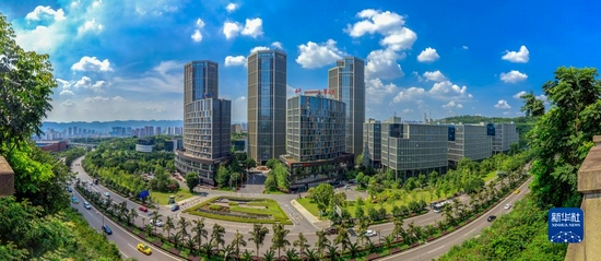 中国（重庆）自由贸易试验区内的重庆两江新区数字经济产业园全景图（资料照片）。新华社发