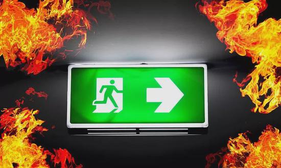 高层建筑突发大火人该往上跑还是往下跑?专家解