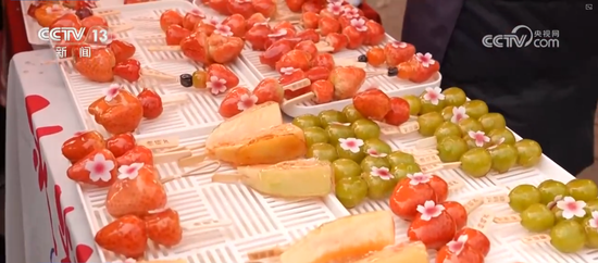 办年货、赏民俗、观花灯，新年氛围感已拉满！“年经济”释放强大消费潜力