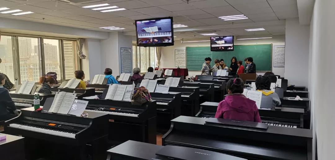 只想入学不想毕业:老年大学为何“一座难求”