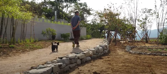 文在寅退休生活画面