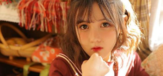 年入百万的00后自媒体女孩 焦虑还能挣多久的快
